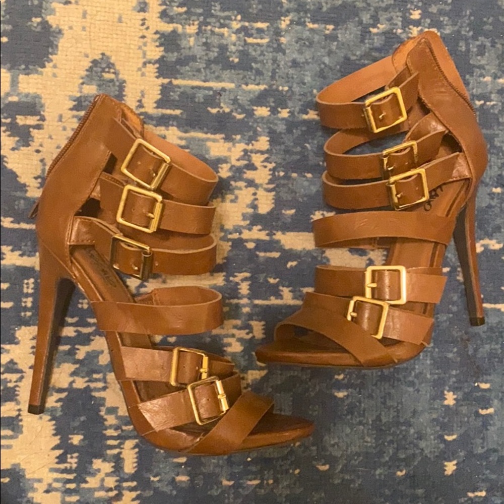 Heels - Picture 4 of 4